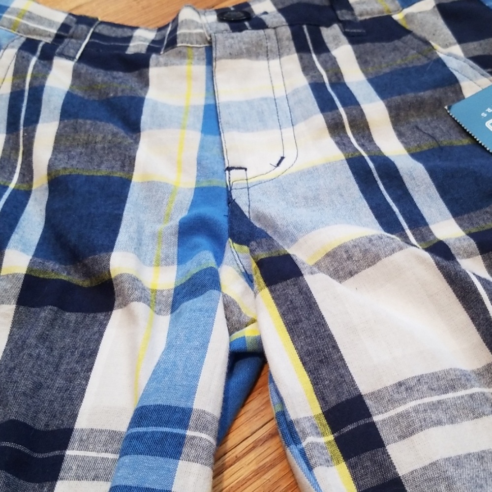 Shorts - Picture 2 of 3